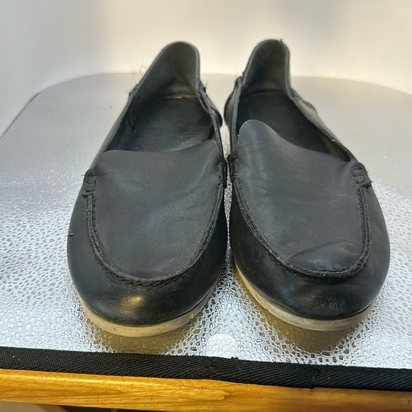 FRYE flat shoes size 8 medium. All leather beautiful dark navy blue.​​ - Picture 1 of 5